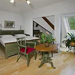 Sant Georg Garni Guest house 3*