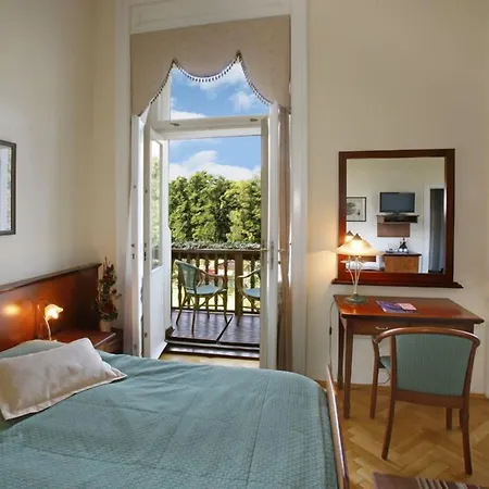 Πανσιόν Sant Georg Garni 3*