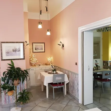 Sant Georg Garni Πανσιόν 3*