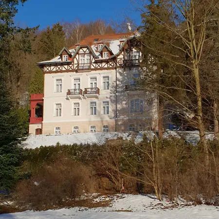 Πανσιόν Sant Georg Garni