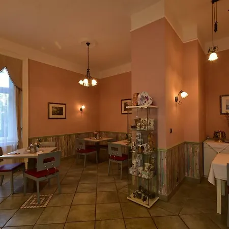 Sant Georg Garni Πανσιόν 3*